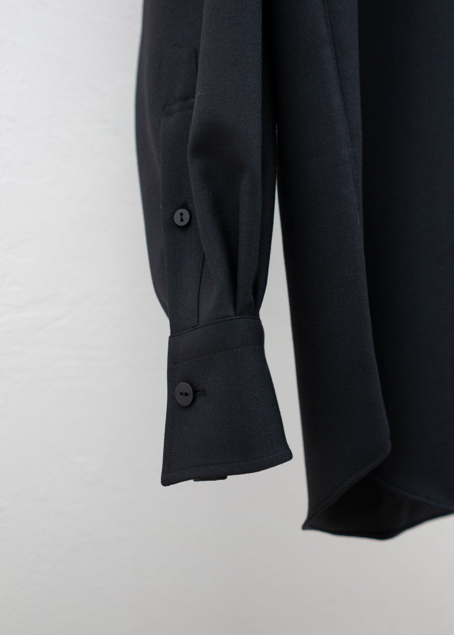 ZIIIN KOHBOU HENRY NECK SHIRT / BLACK