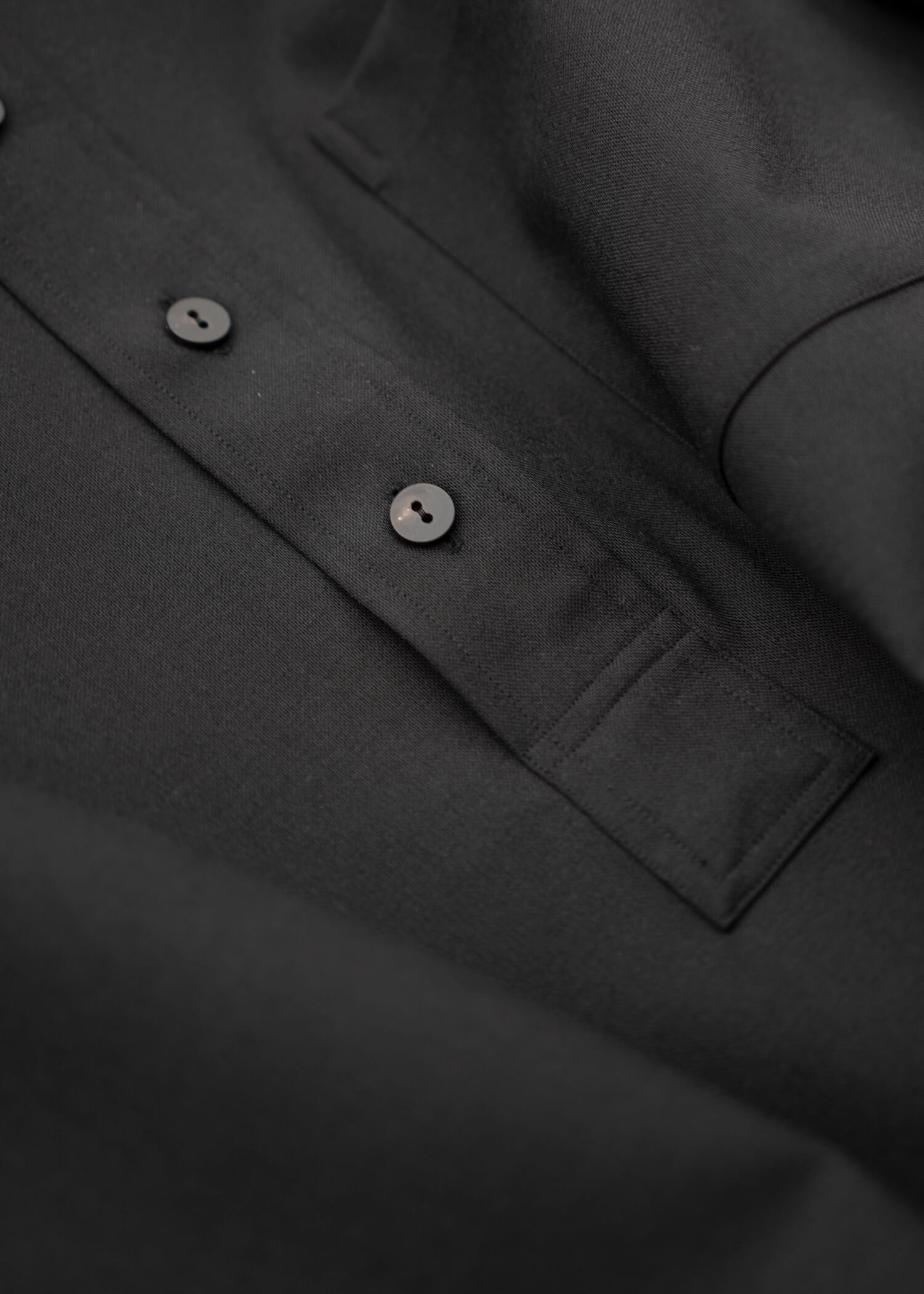 ZIIIN KOHBOU HENRY NECK SHIRT / BLACK