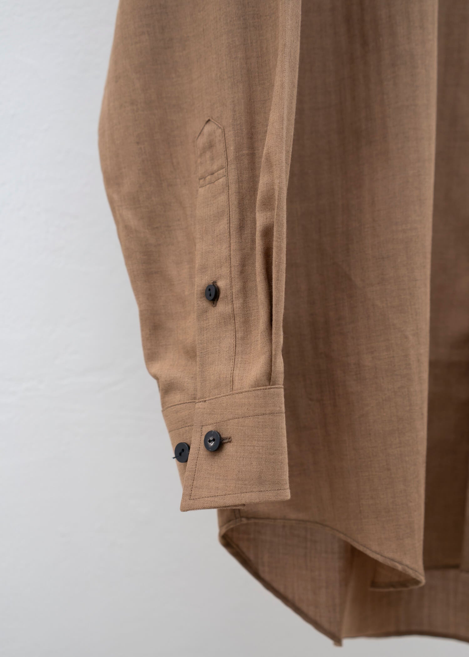 ZIIIN """"""""BEARSLEY"""""""" LONG POINT COLLAR SHIRT / TWILL HERRINBONE