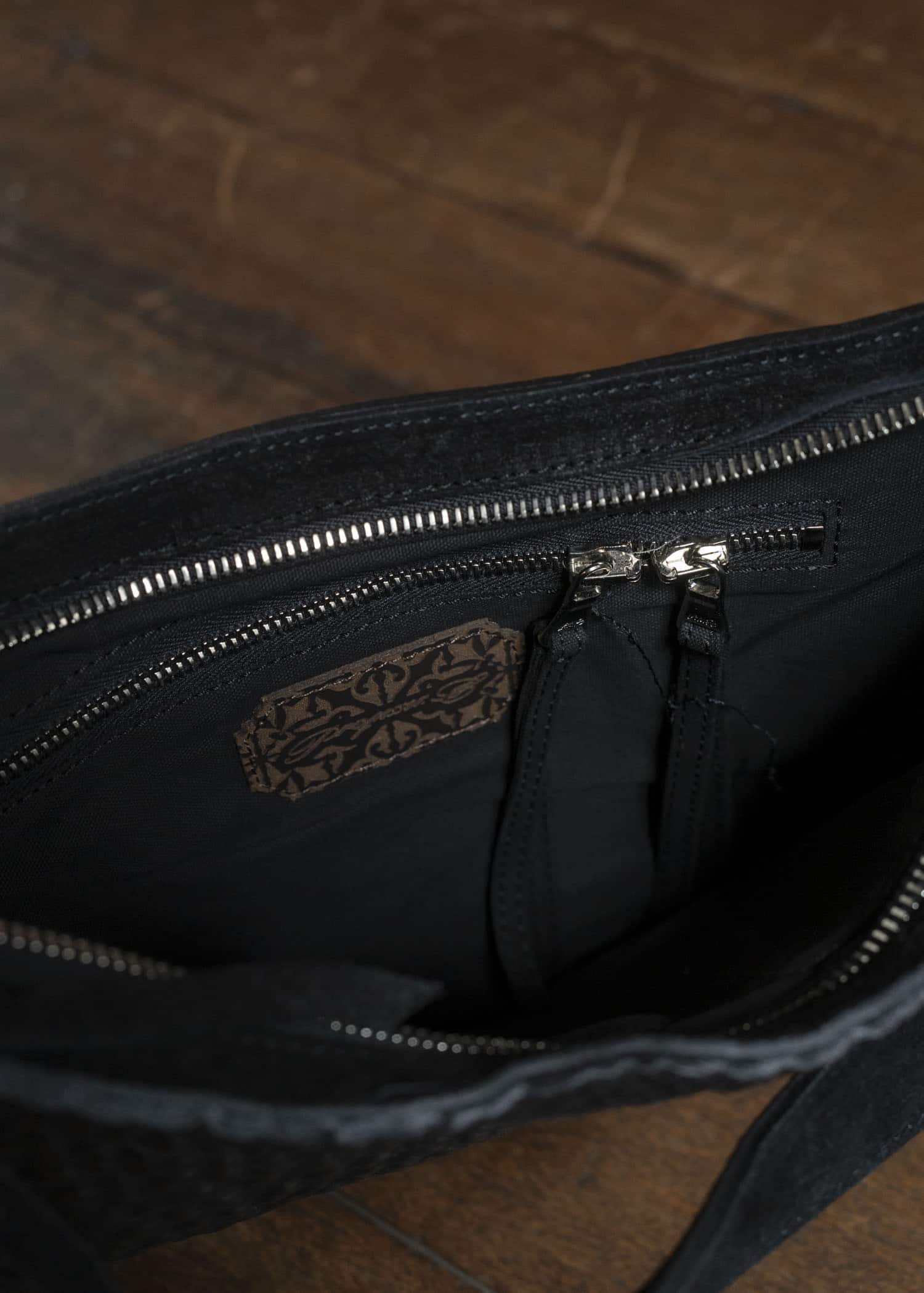 Professor.E CORDOVAN CROSSBODY BAG BLACK 25FW-ACC-FM-04