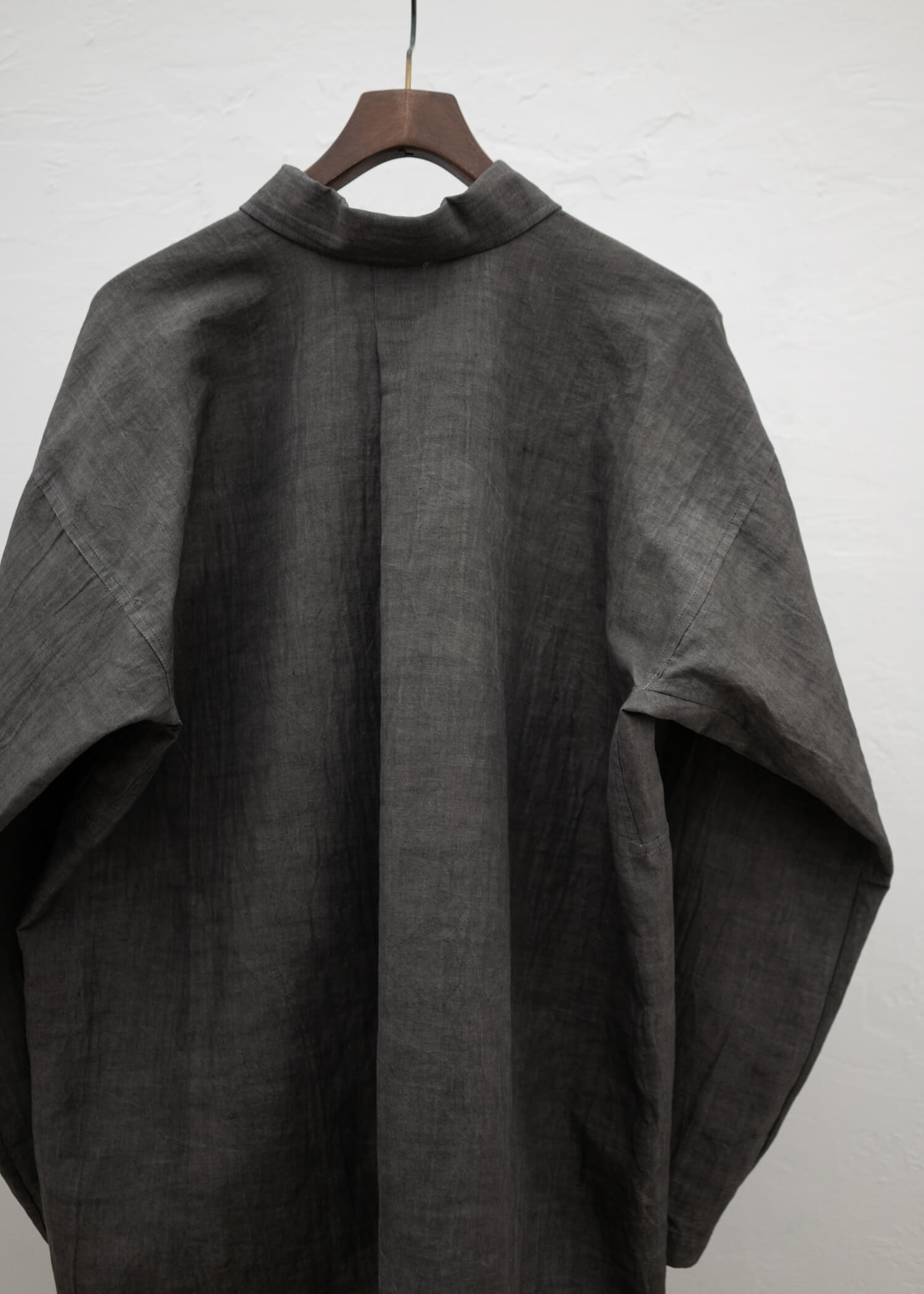 JAN-JAN VAN ESSCHE "SHIRT#94" LOOP COLLAR MID LENGTHSHIRT SUMI