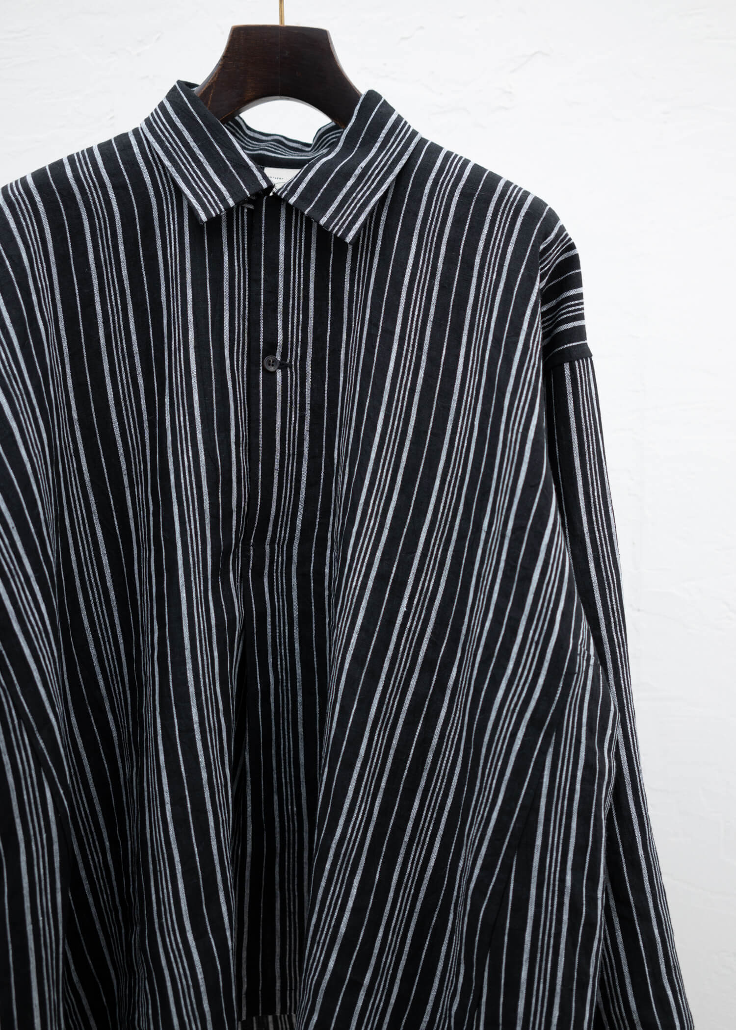 JAN-JAN VAN ESSCHE "SHIRT#94" LOOP COLLAR MID LENGTHSHIRT CONTRAST STRIPE