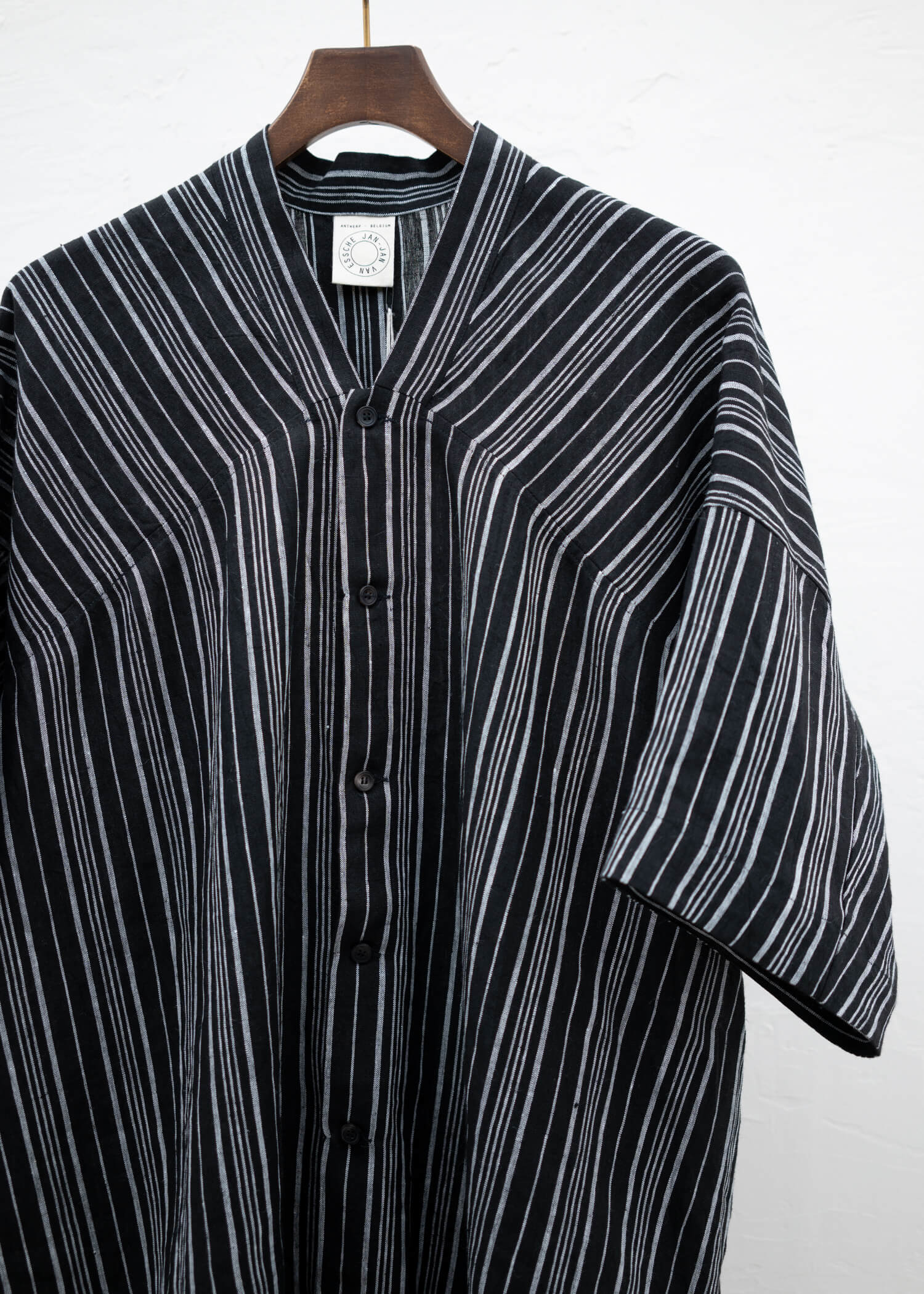 JAN-JAN VAN ESSCHE "SHIRT #93" V-NECK BASEBALL CONTRAST STRIPE