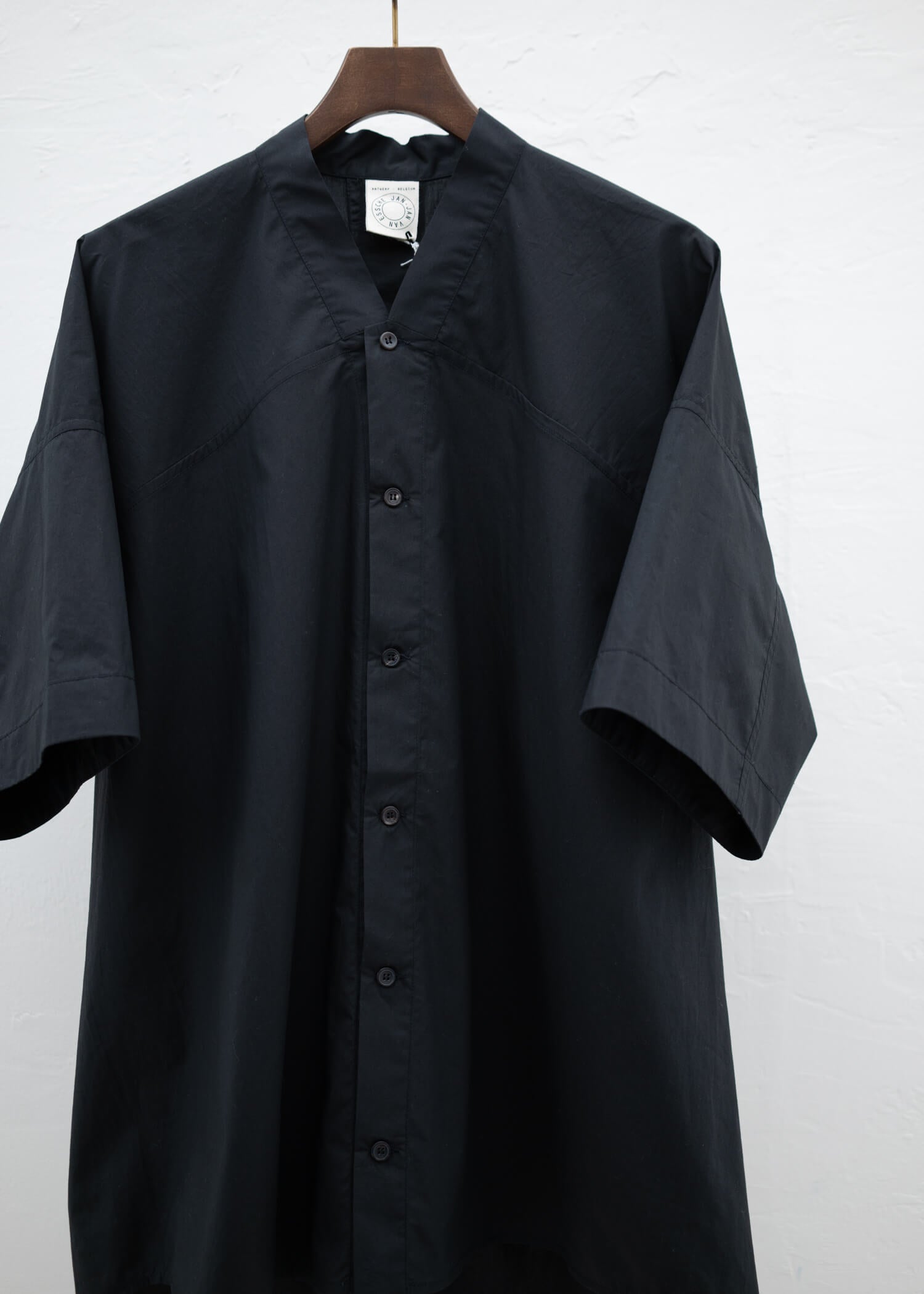 JAN-JAN VAN ESSCHE "SHIRT #93" V-NECK BASEBALL BLK