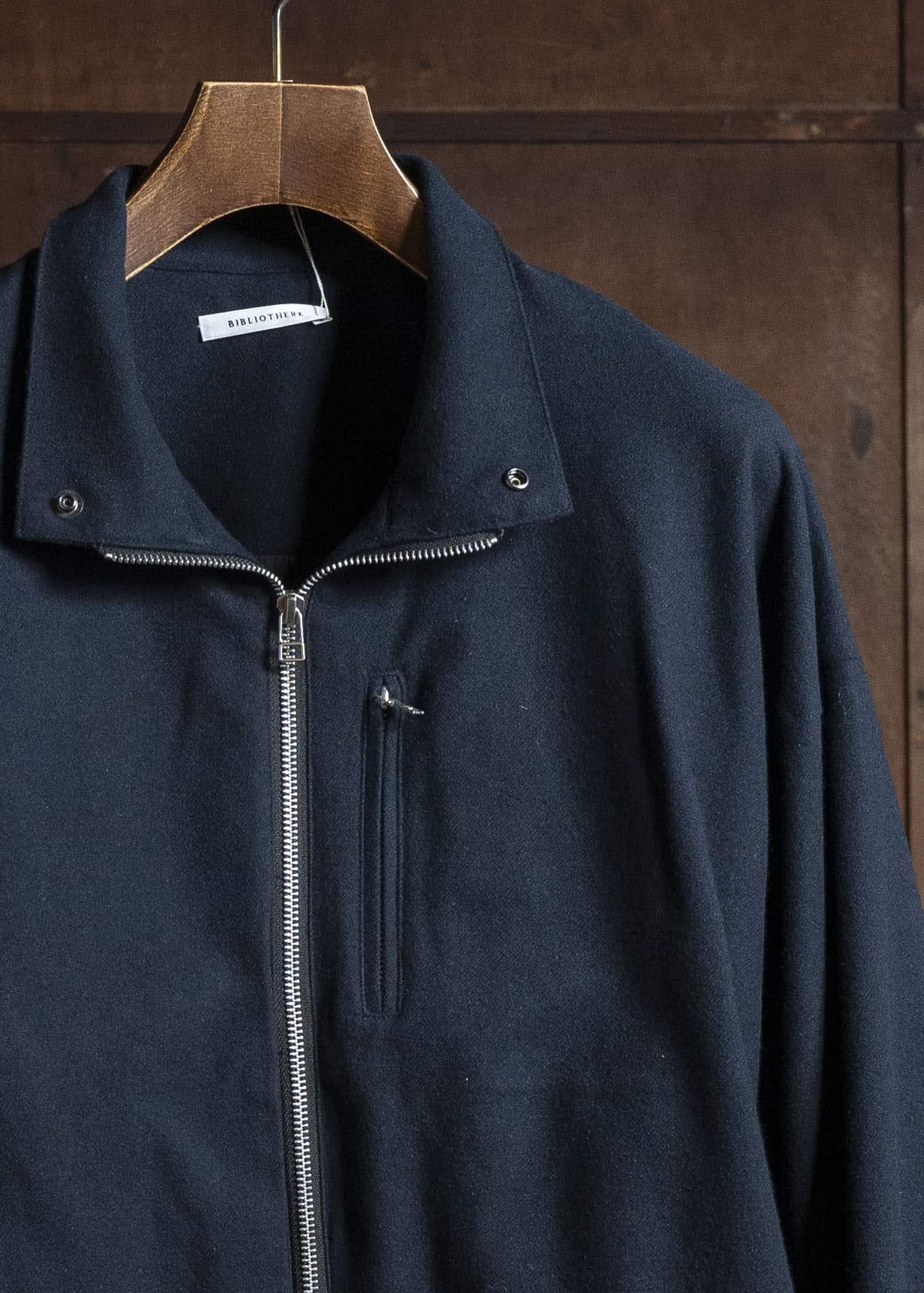 BIBLIOTHERK BR-OT06-AW25-02 DRAPED BLOUSON NAVY