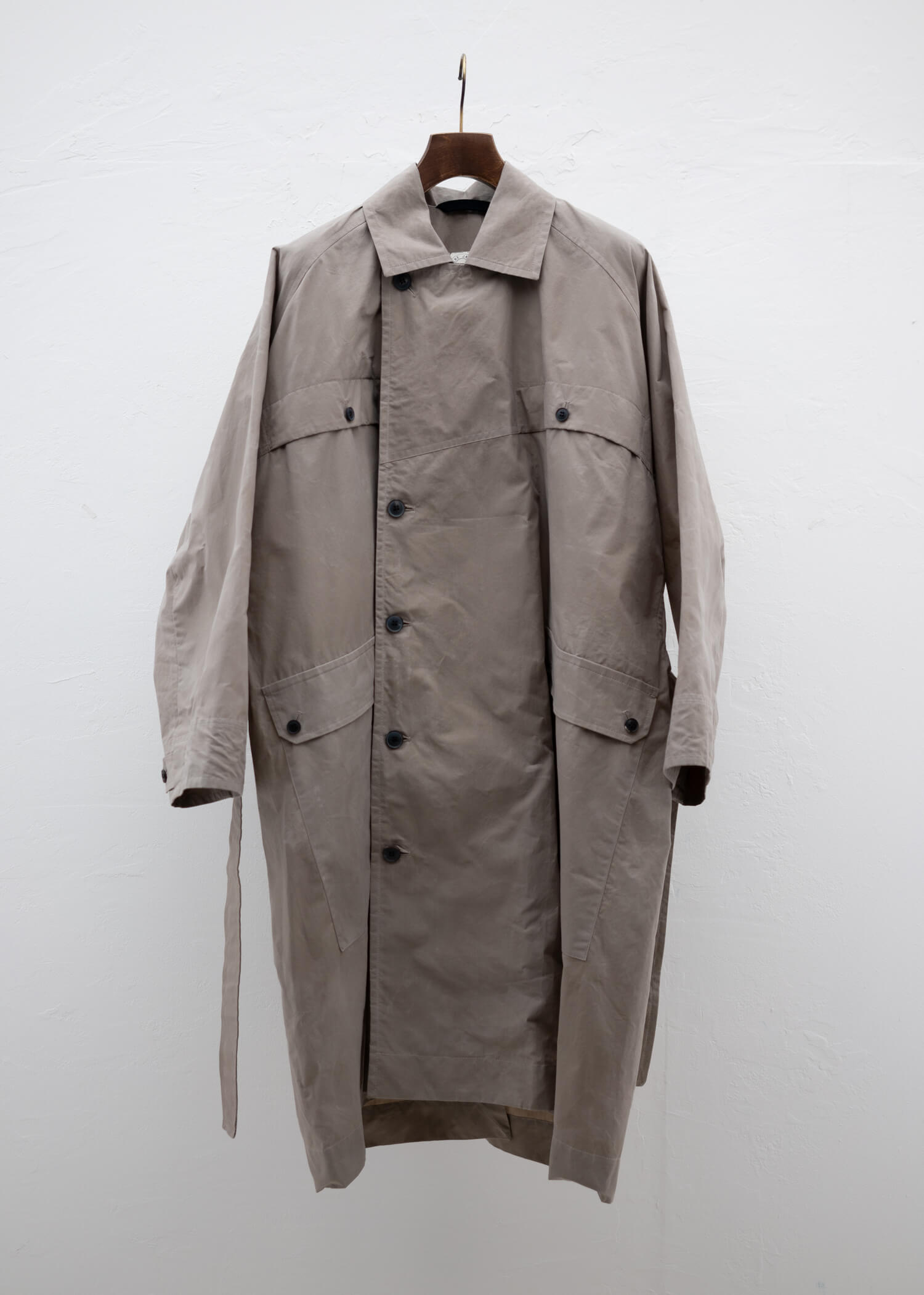 JAN-JAN VAN ESSCHE ”COAT#28” OVERSIZED DOUBLEBREASTED TRENCH STYLECOAT