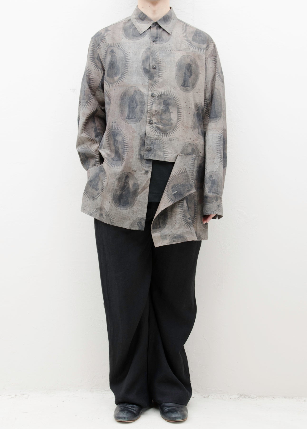 ZIGGY CHEN ELONGATED SHIRT WITH SCHOLAR PRINT