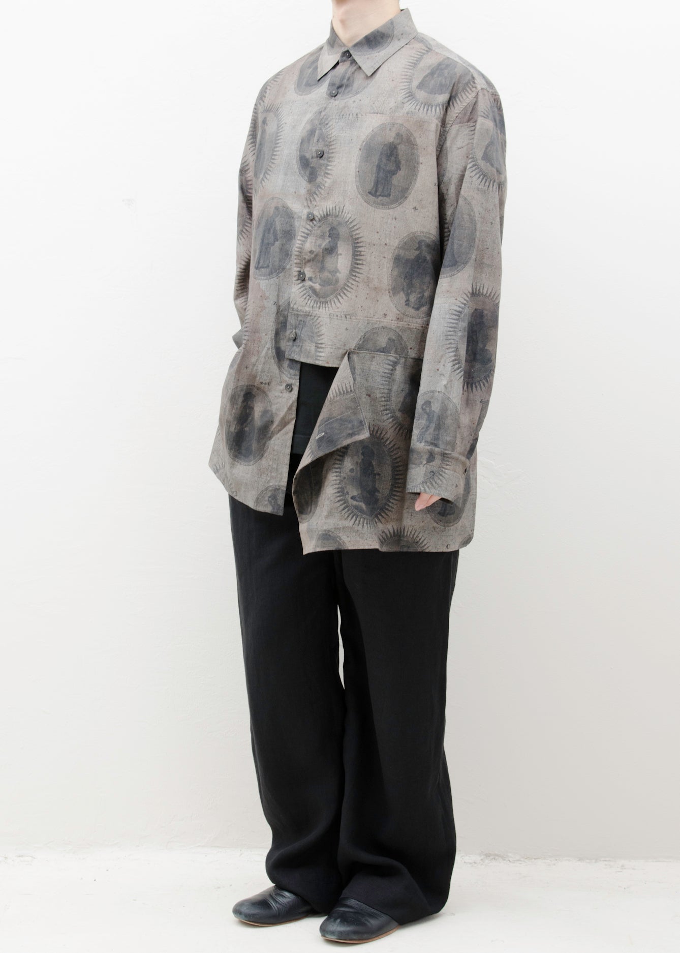 ZIGGY CHEN ELONGATED SHIRT WITH SCHOLAR PRINT