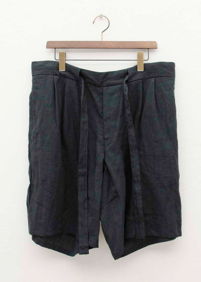 ZIIIN "KODARMA" 2 TUCK WIDE SHORT PANT / BLACK