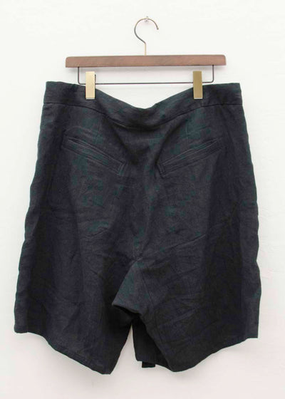 ZIIIN "KODARMA" 2 TUCK WIDE SHORT PANT / BLACK