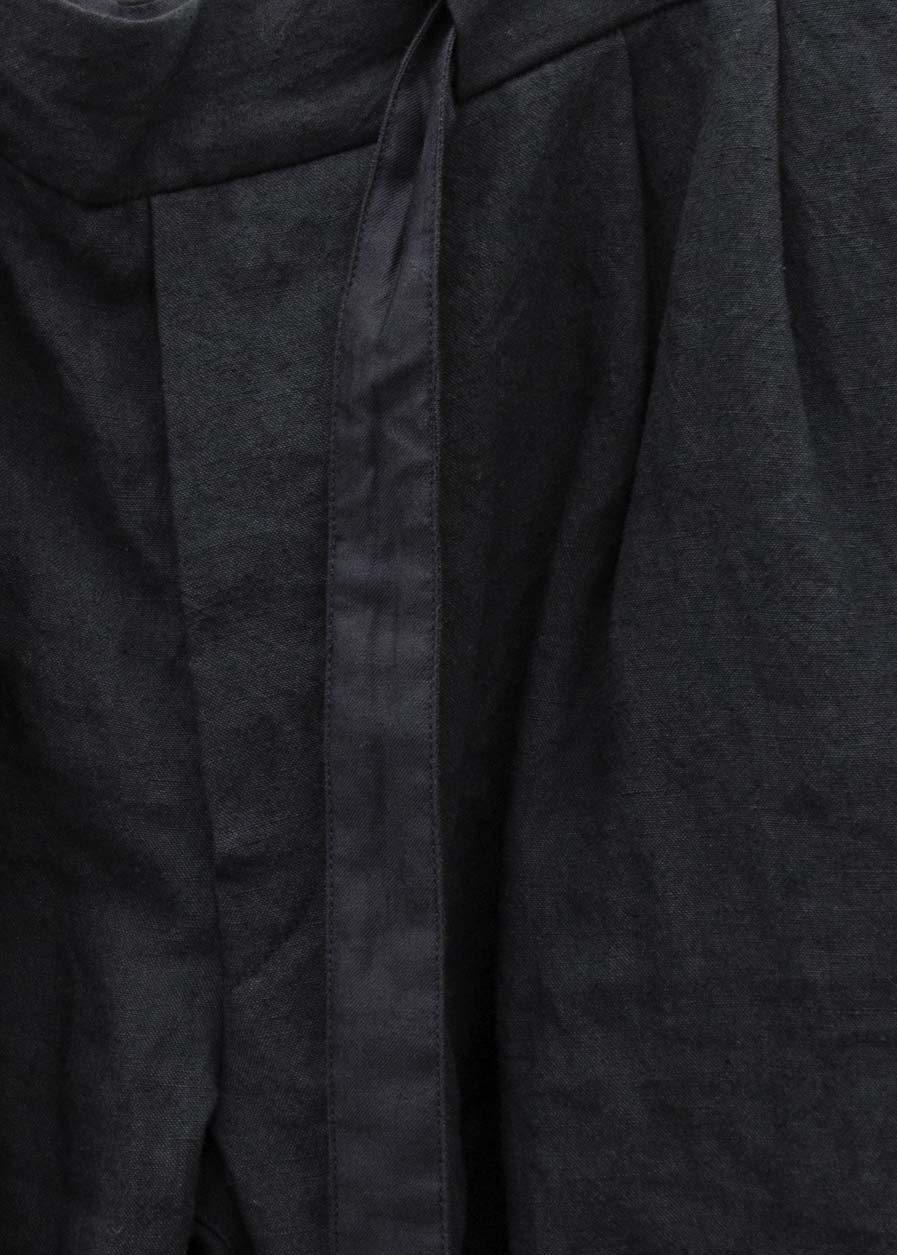 ZIIIN "KODARMA" 2 TUCK WIDE 短裤 / 黑色