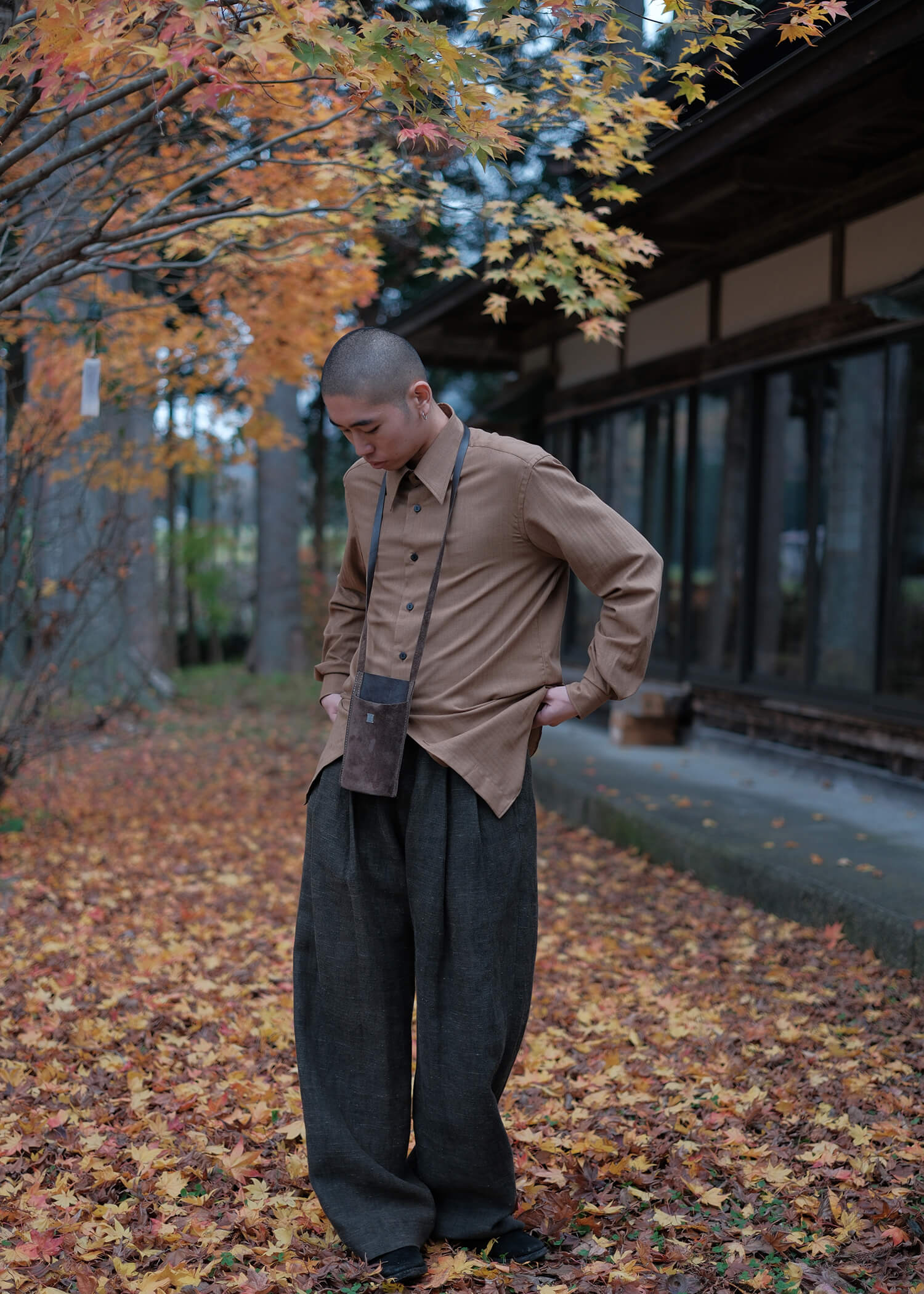 ZIIIN """"""""BEARSLEY"""""""" LONG POINT COLLAR SHIRT / TWILL HERRINBONE