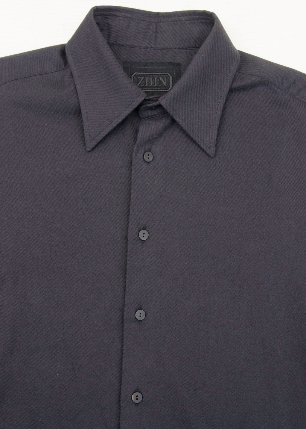 ZIIIN """"""""BEARSLEY"""""""" LONG POINT COLLAR SHIRT / BLACK