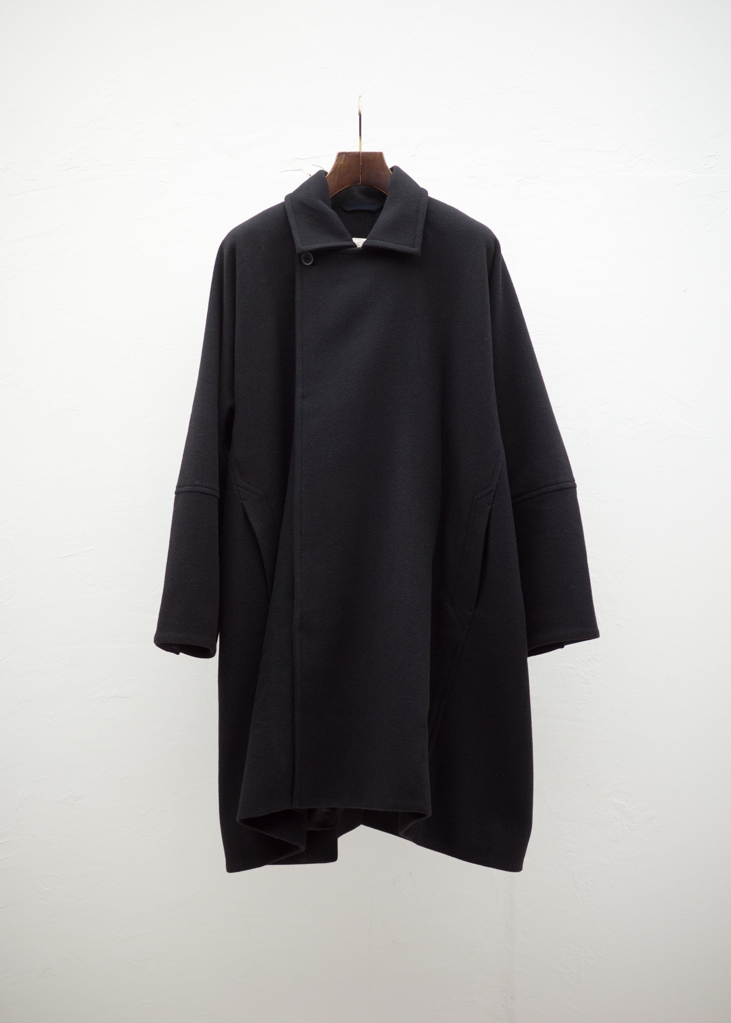 JAN-JAN VAN ESSCHE "COAT#27" 沥青黑色牦牛羊毛