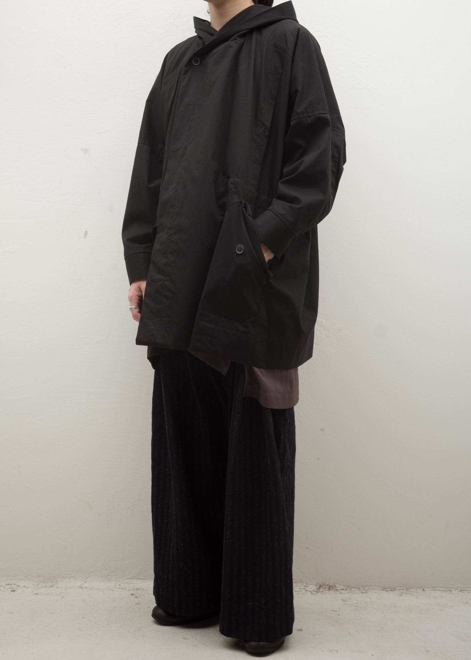 JAN-JAN VAN ESSCHE“PARKA#10”黑色涂层斜纹布