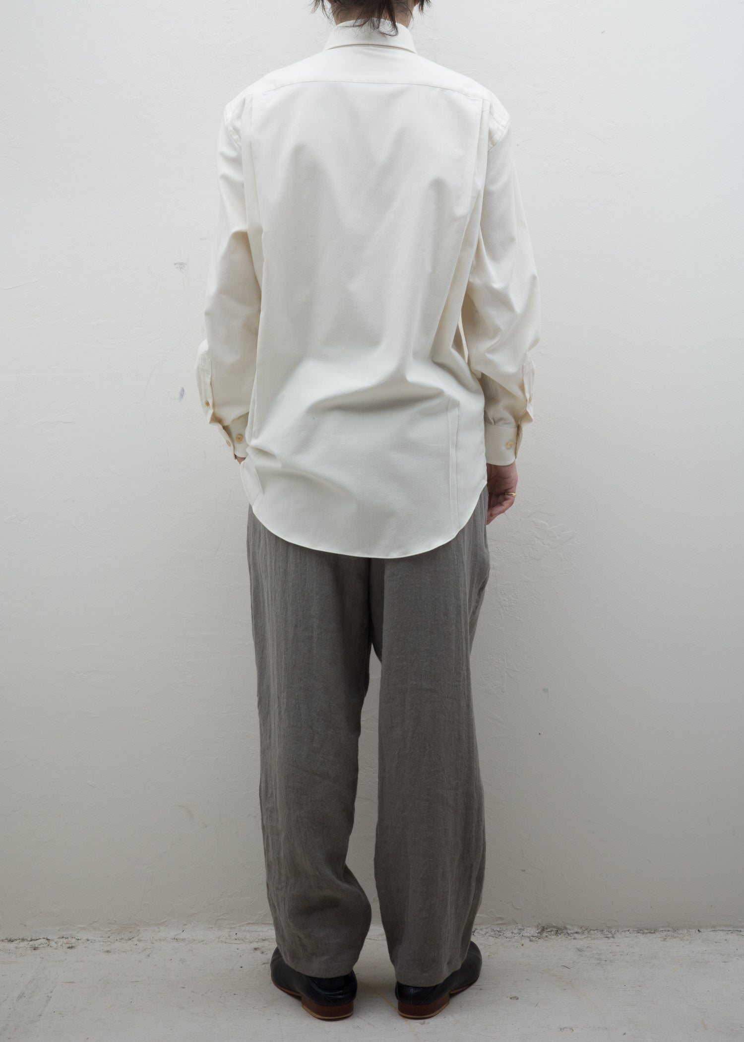 ZIIIN """"""""""""""""BEARSLEY"""""""""""""""" LONG POINT COLLAR SHIRT ORGANIC COTTON / BEIGE