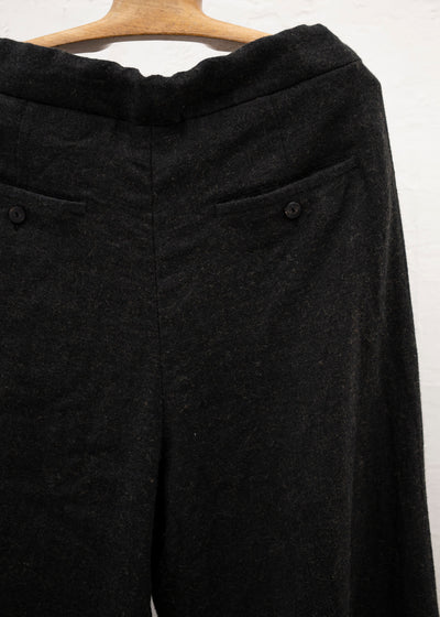 ZIIIN "DARMA" 3 TUCK WIDE PANT / BROWN BLACK