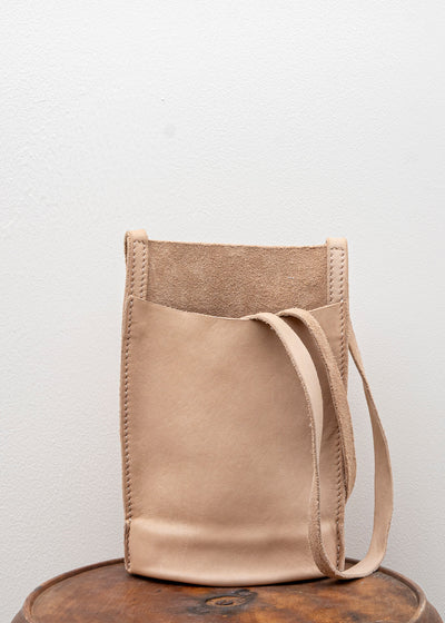 GUIDI / "PKT1" PASSPORT BAG / SOFT HORSE FULL GRAIN / CO79T / NUDE