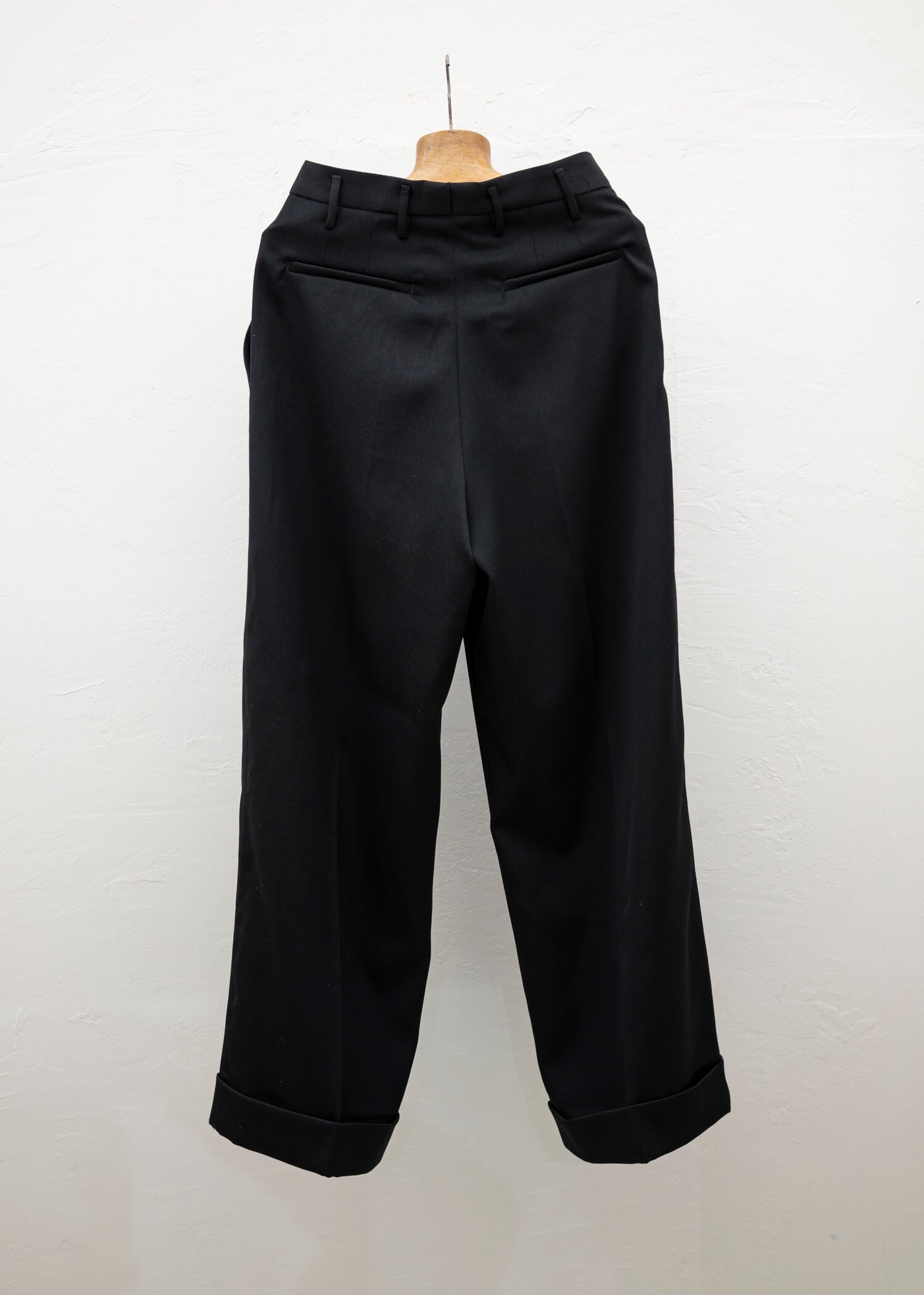 HED MAYNER ELONGATED CUFFED TROUSERS BLACK