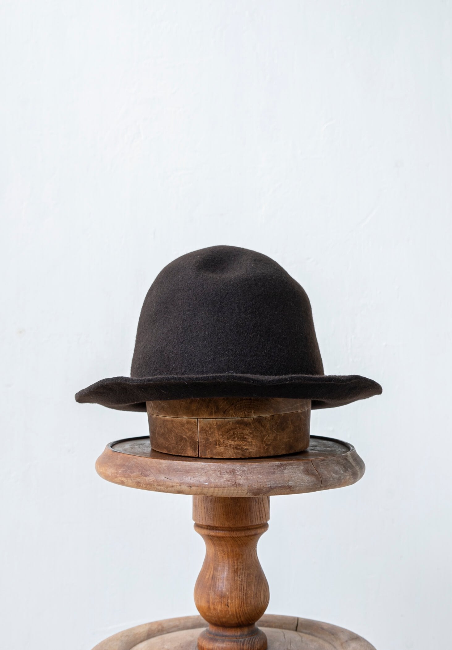 SCHA / "Art#1396" Traveler Small hat felt / chocolate