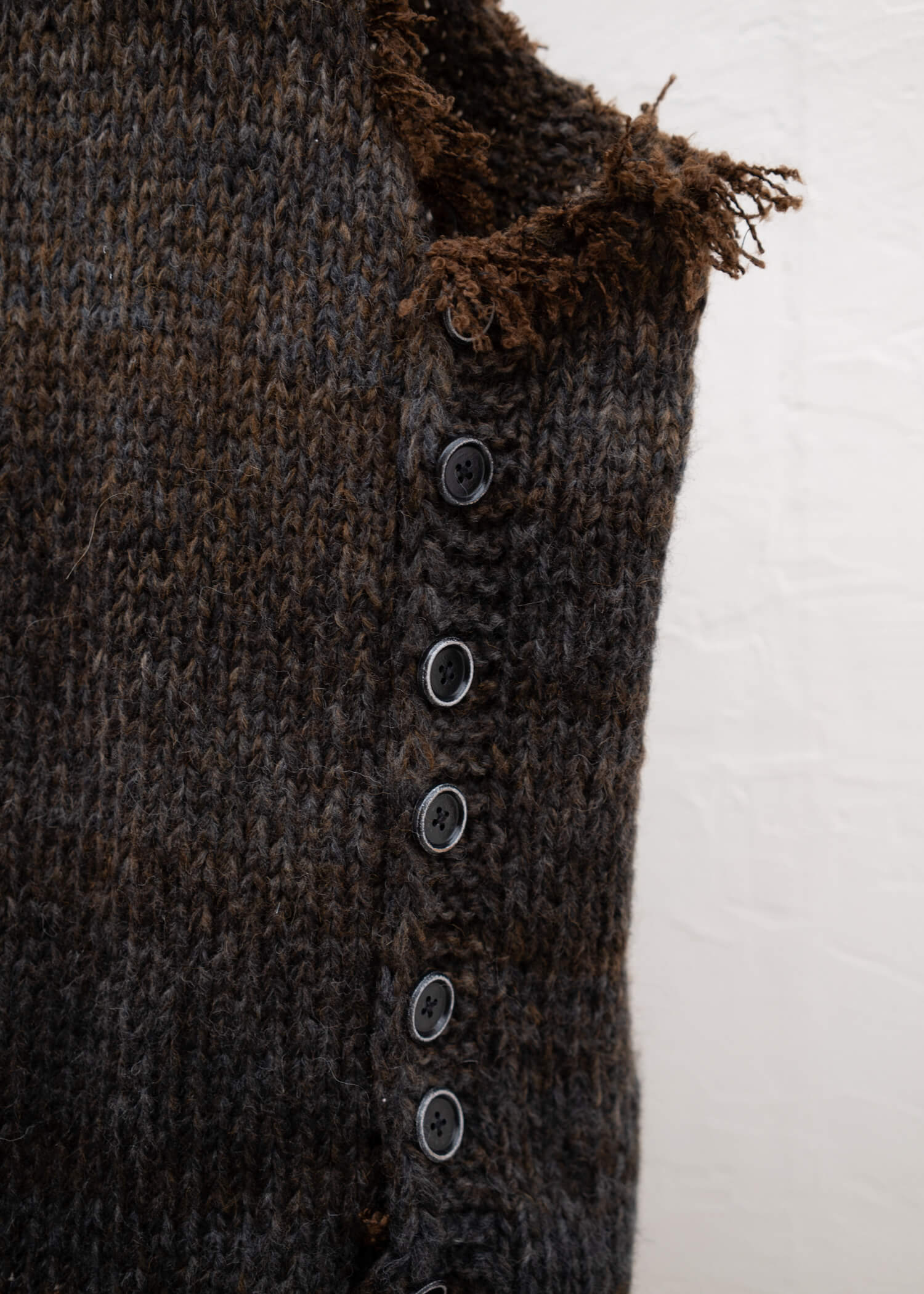 Peng Tai CONTRAST HAND KNITTED VEST