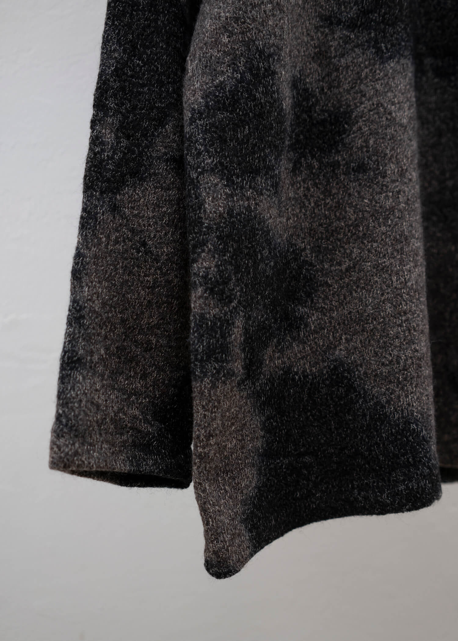 SUZUSAN Wool Cotton Jersey Crew Neck Pullover(Madara Shibori) Black - Muddy Br own