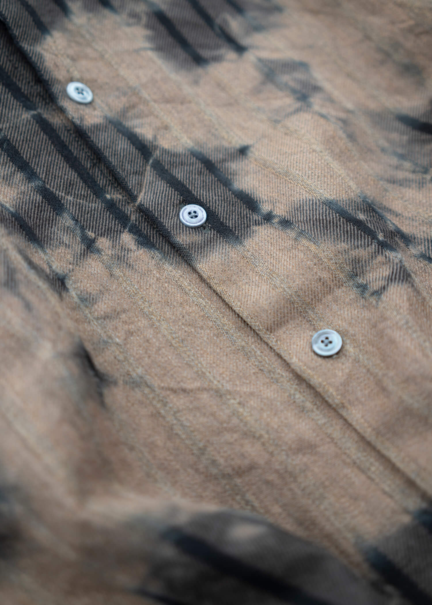 SUZUSAN Wool Cotton Dobby Stripe Shirt(Madara Shibori) Black - Camel