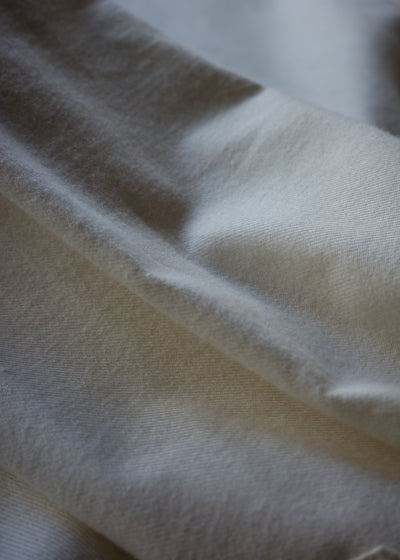 ZIIIN "KAFKA" STAND COLLAR GATHER SHIRT ORGANIC COTTON / BEIGE